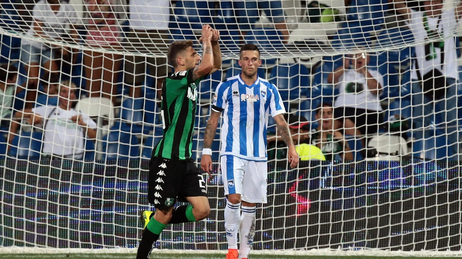 Domenico Berardi esulta dopo il gol al Pescara
