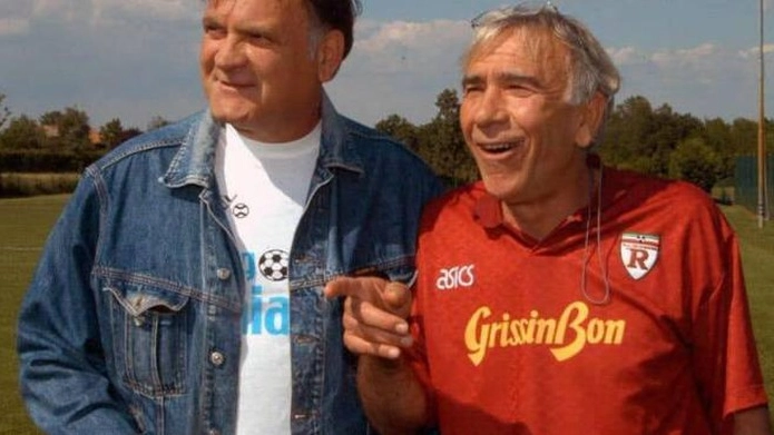 Villiam Vecchi a destra con la maglia granata con l’altro ex estremo difensore Eberini