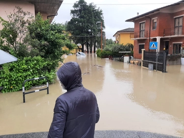 Diretta Cesena oggi, fiume Savio esondato: bimba salvata a nuoto dai residenti, famiglie evacuate in elicottero