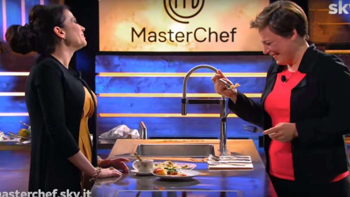 MasterChef 7, Antonia Klugmann assaggia il piatto di Manuela Costantini (frame da YouTube)
