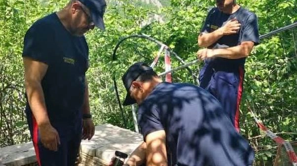 Le indagini dei carabinieri sul pozzo dove è stato trovato Giuseppe Pierazzini