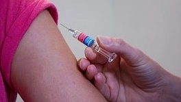 Una vaccinazione contro la meningite (foto repertorio)
