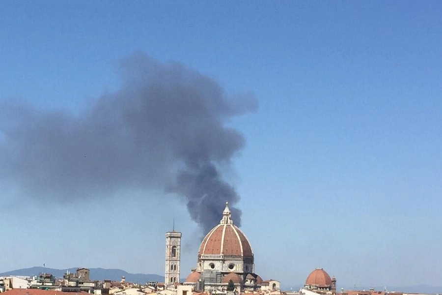 Incendio al Poderaccio a Firenze vista duomo