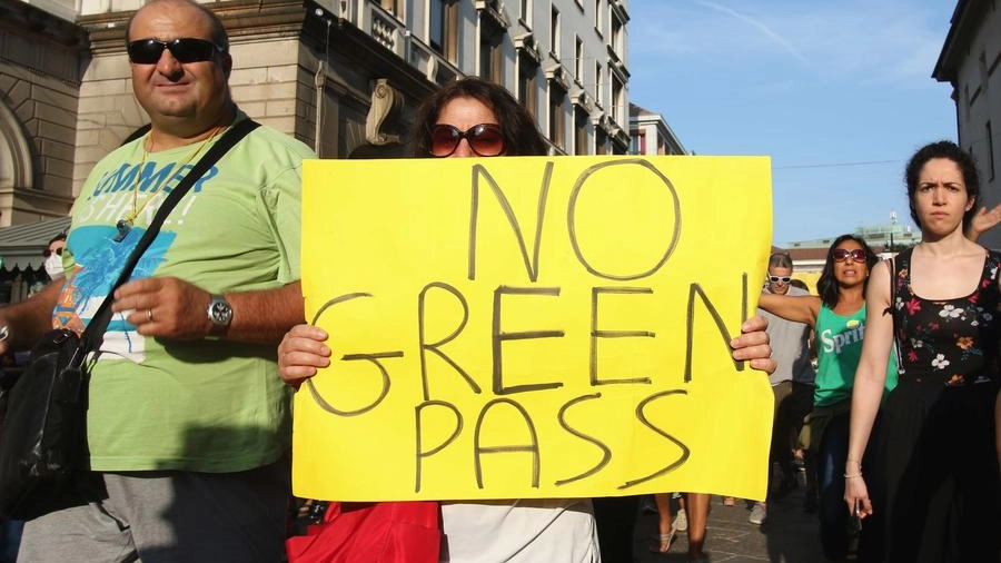 Una protesta contro il Green pass