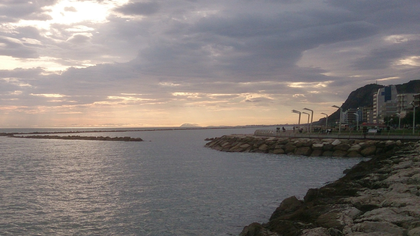 L’orizzonte dalla Palla sull’Adriatico: si vede il monte Conero