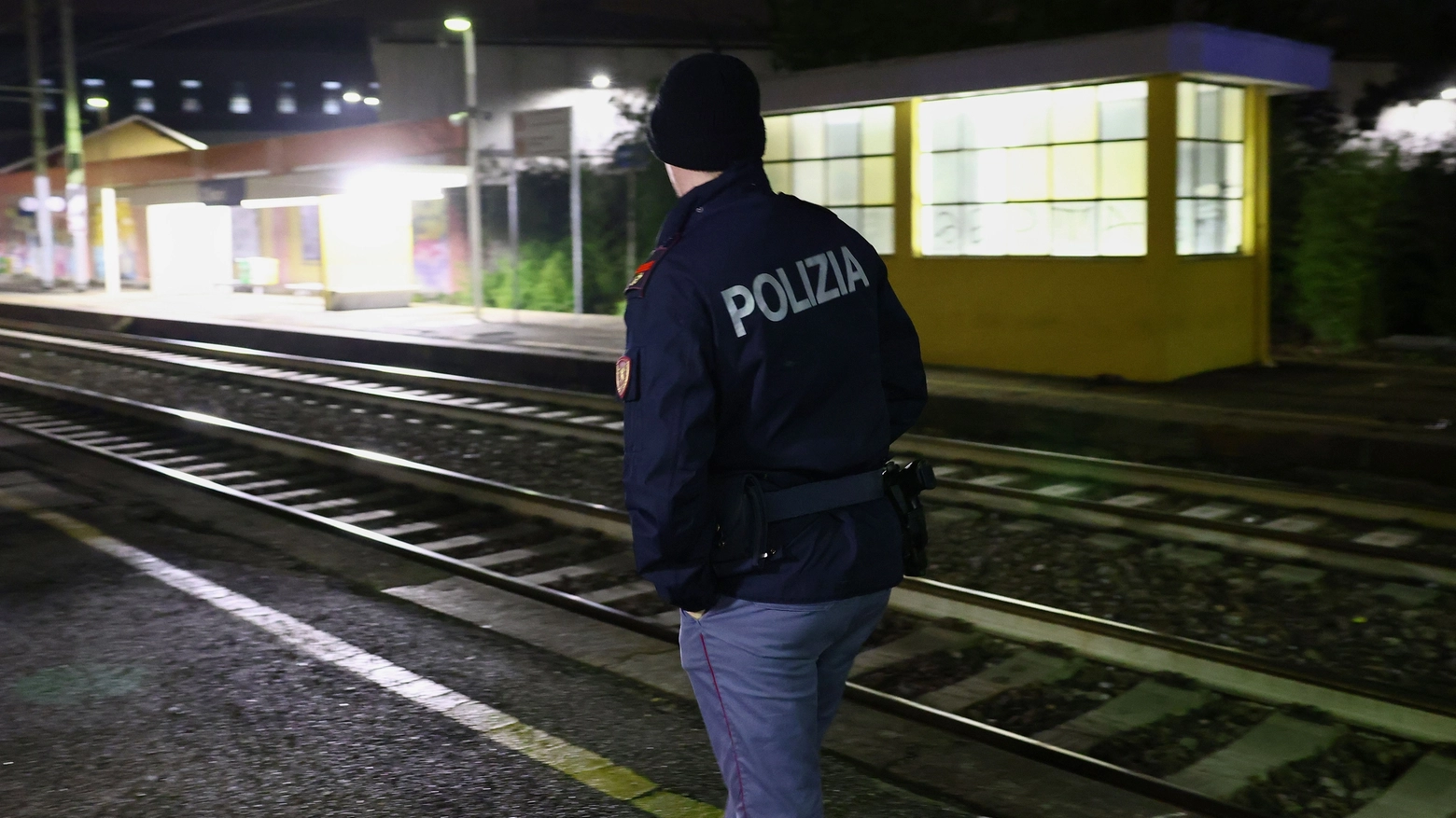 Trovato morto a 18 anni vicino ai binari a Castelfranco Emilia (Modena): il macchinista ha sentito un urto al treno e ha dato l'allarme. Indaga la Polfer