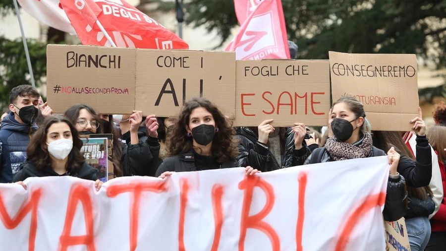 La protesta degli studenti a Perugia (Foto Crocchioni)