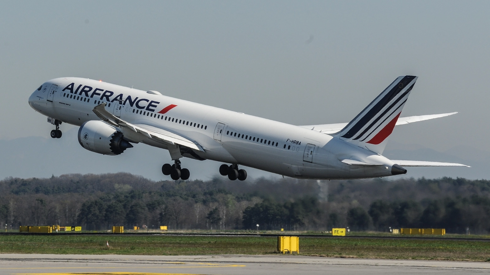 Un aereo Air France (foto d'archivio Newpress)