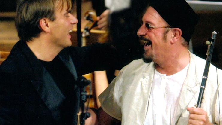 Andrea Griminelli (a sinistra) sul palco della Ghiara assieme a Ian Anderson