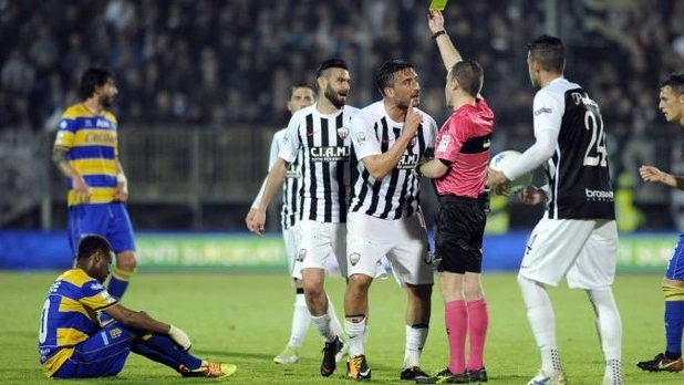 L'ammonizione subita da Mengoni nell'ultimo match col Parma