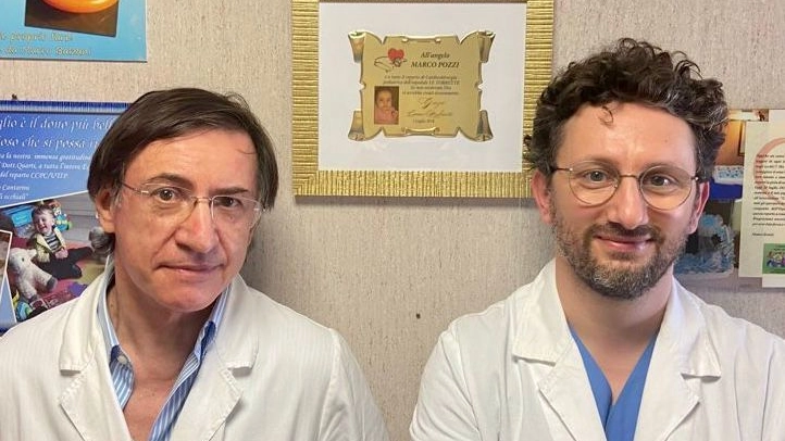 I cardiologi pediatrici Marco Pozzi e Luigi Arcieri che hanno operato il bambino