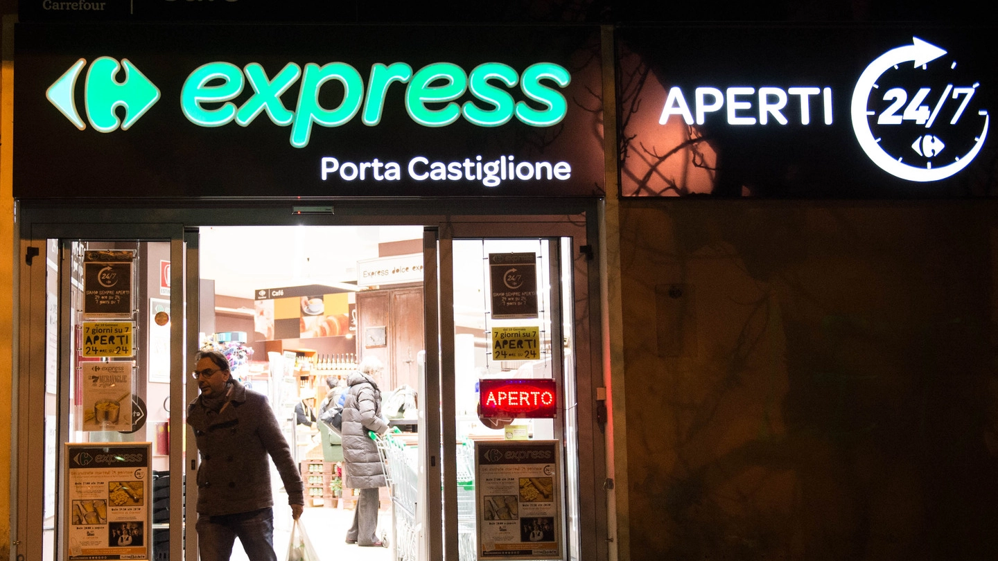 Bologna, il supermercato Carrefour di Porta Castiglione (FotoSchicchi)
