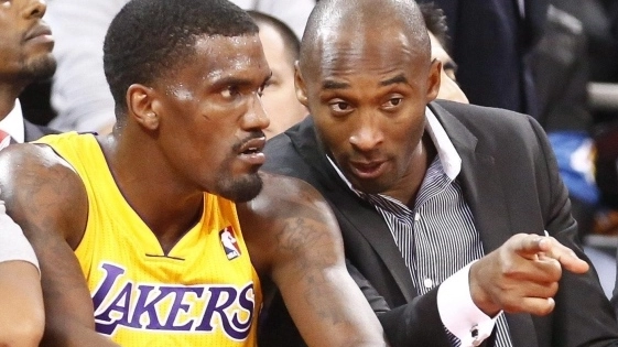 Darius Johnson-Odom con la maglia dei Lakers insieme a Kobe Bryant