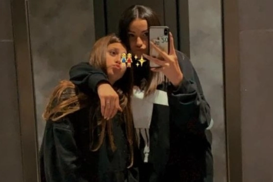 Una foto di Alessia e Giulia Pisanu, 15 e 17 anni, postata dalle ragazze sul social networ