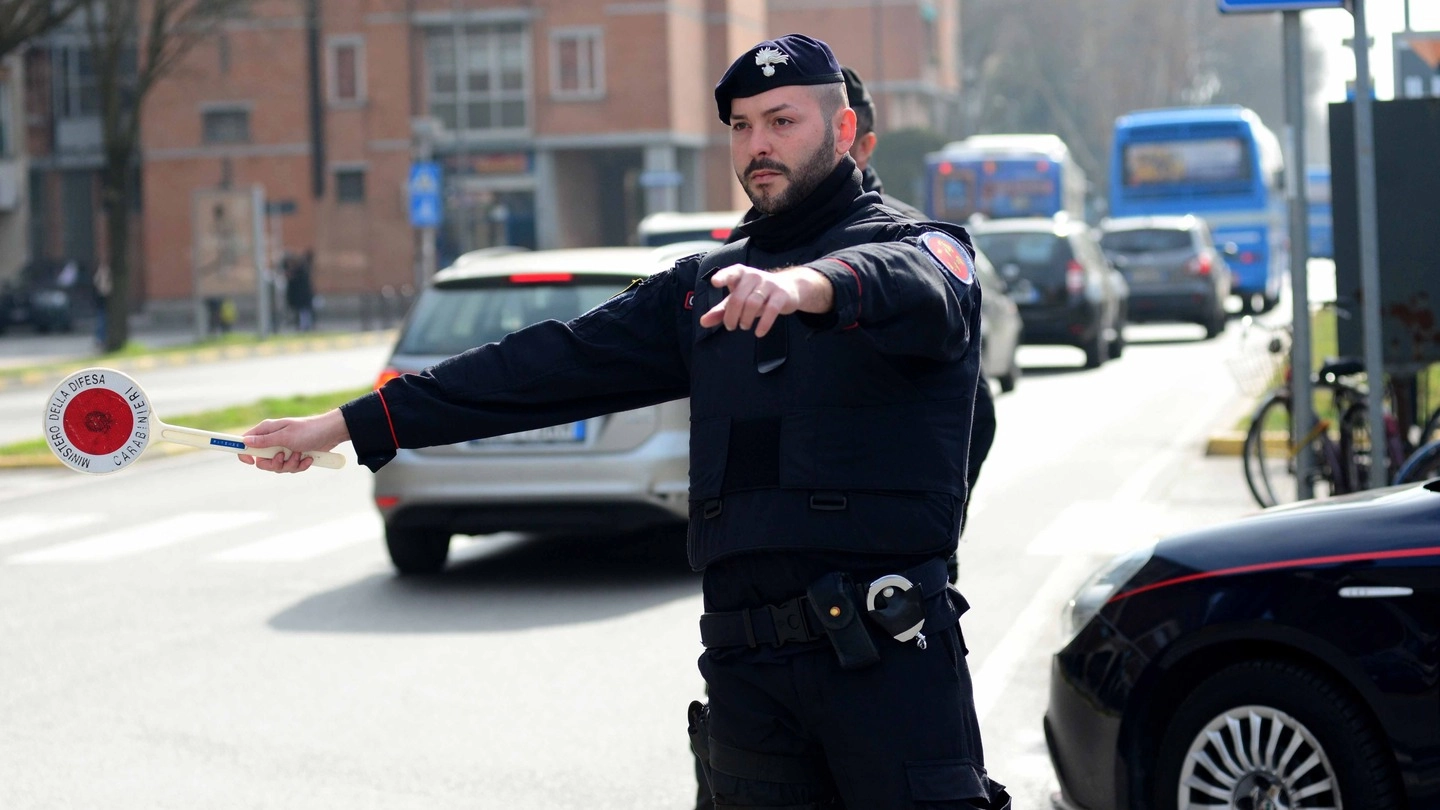 I carabinieri della Compagnia intervento operativo  di Firenze ieri mattina al quartiere Giardino
