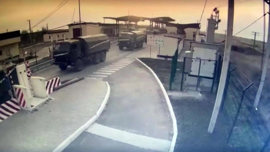 Un fermo immagine tratto da un video della TV ucraina mostra l'esplosione a Kiev (Ansa)
