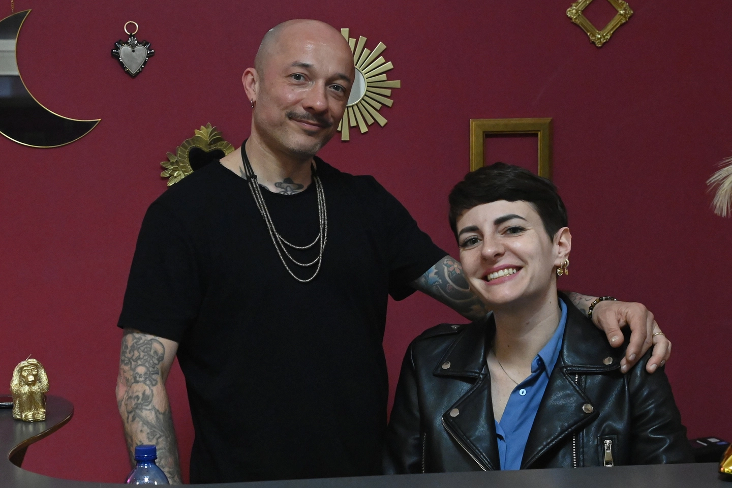 Il tatuatore Luigi Guerzoni con la moglie Wanda Maraglio