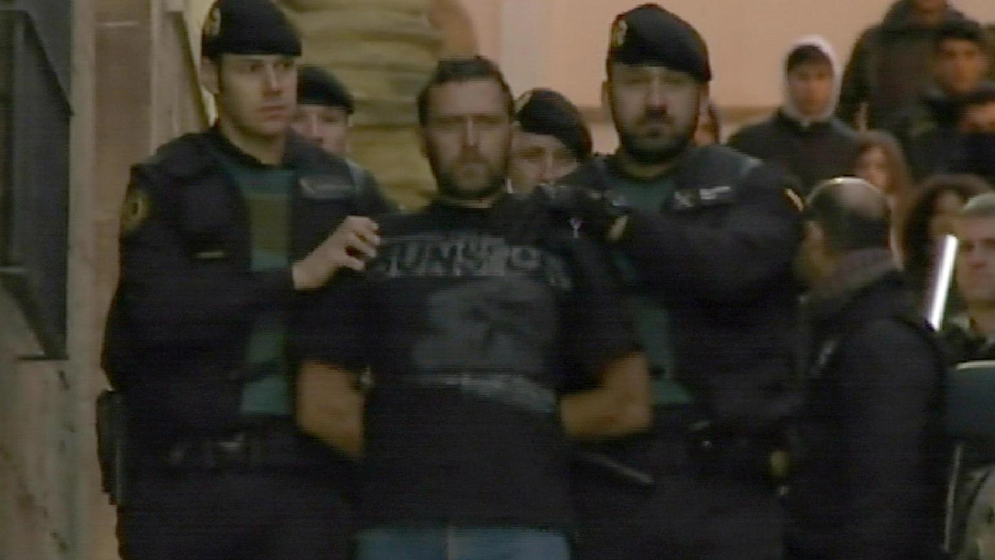 Norbert Feher, alias 'Igor il russo', mentre viene arrestato in Spagna (Ansa)