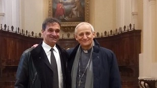 il sindaco Giannini, qui con il cardinale Zuppi durante la visita del presidente Cei a Pennabilli alcuni mesi fa
