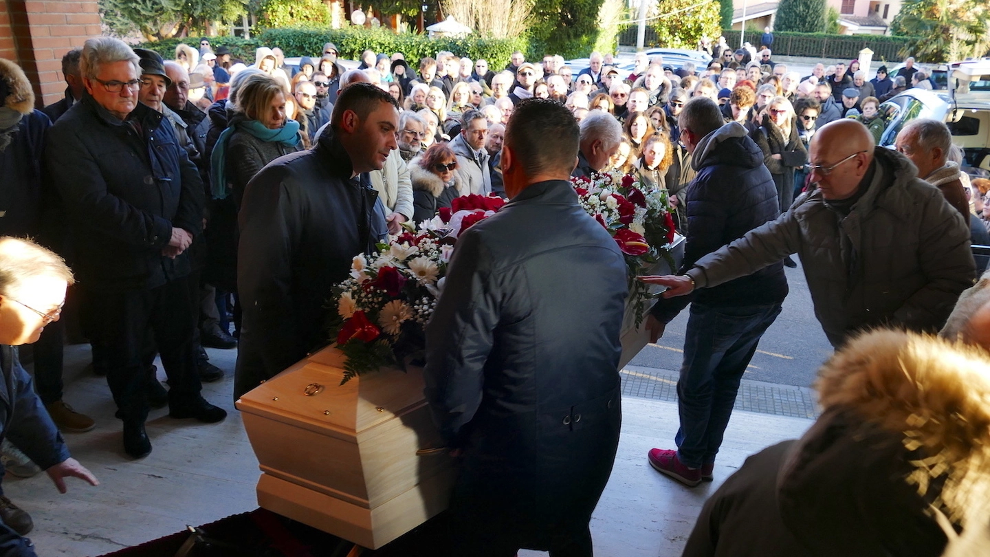 Nelle foto di Bobo Antic due momenti dei funerali di Luciano Ghergo