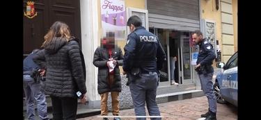Pedinati e picchiati dalla baby gang a Bologna