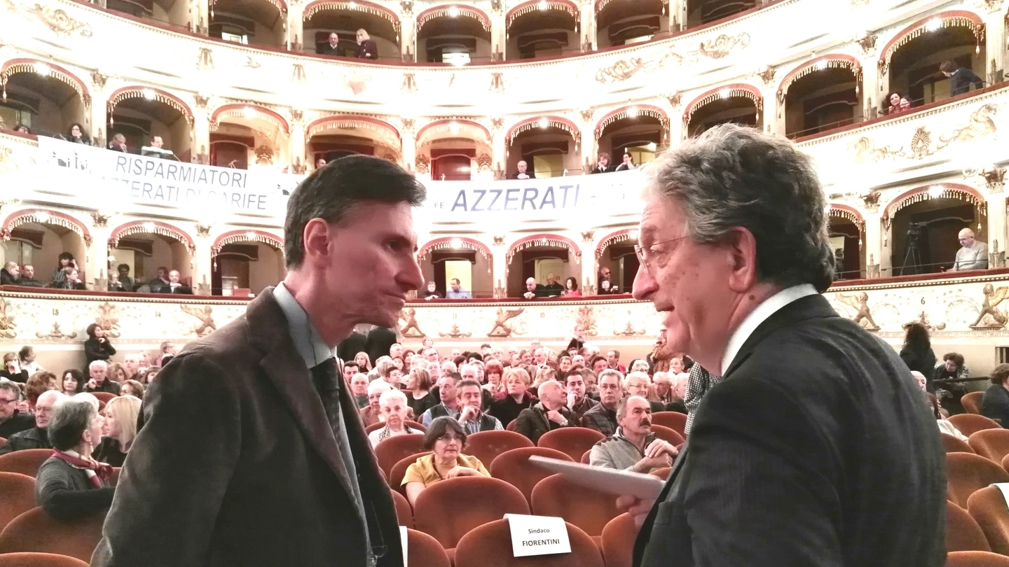 Assemblea risparmiatori Carife: a destra, il vice ministro Enrico Morando con Marco Cappellari