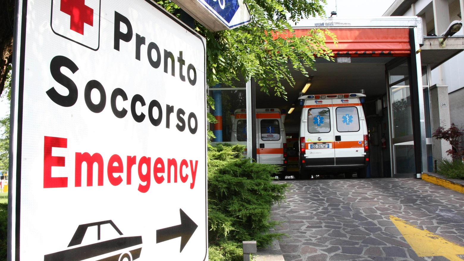 Il ferito è stato medicato in ospedale a Montecchio