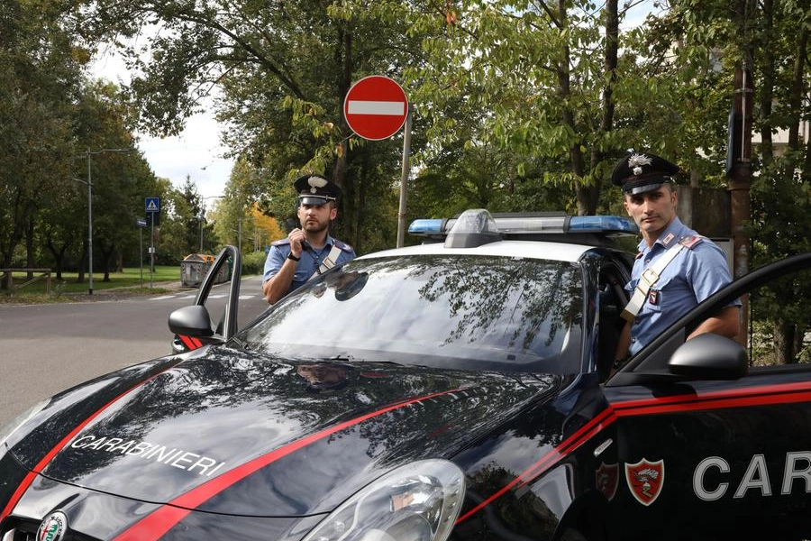 I carabinieri sono intervenuti in via Bentivogli, alla Cirenaica, per soccorrere l’anziano