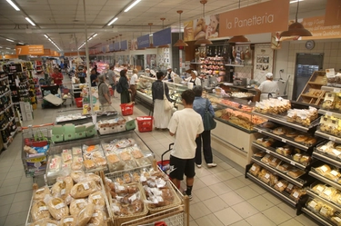 Supermercati aperti e farmacie di turno a Ferragosto 2023 a Bologna