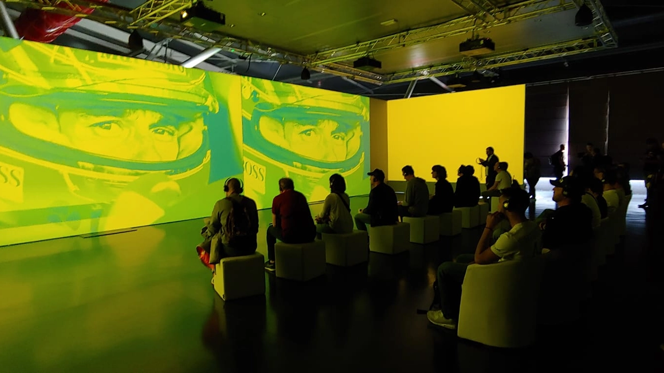 I visitatori della mostra dedicata a Senna al museo dell'Autodromo