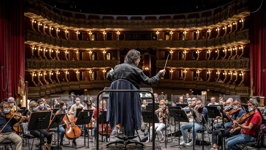 Riccardo Muti dirige un'orchestra (foto di repertorio)