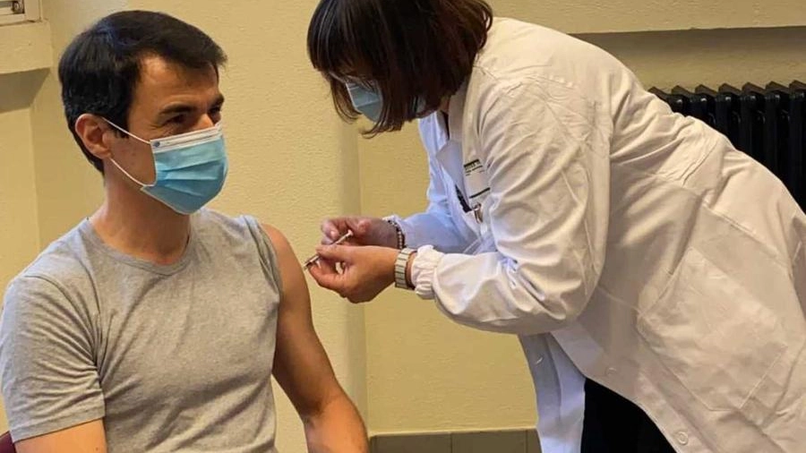 Alessandro Zerbini riceve la prima dose di vaccino anti Covid il 27 dicembre scorso