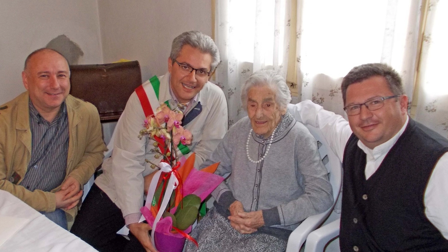 Agnese Bassani festeggiata per i suoi primi 107 anni