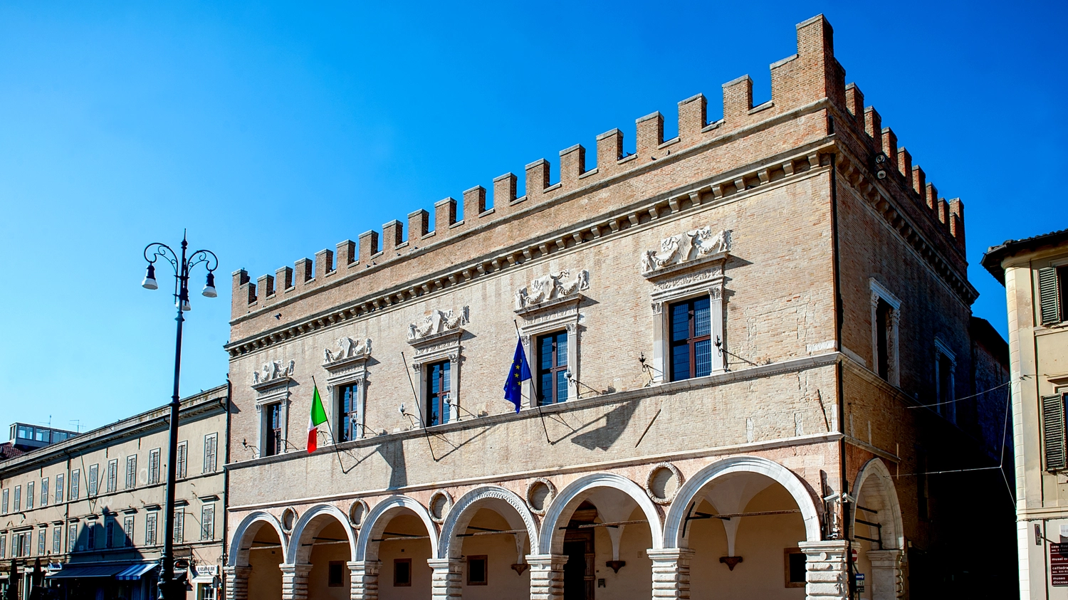Palazzo Ducale in Piazza del Popolo, sede della Prefettura di Pesaro