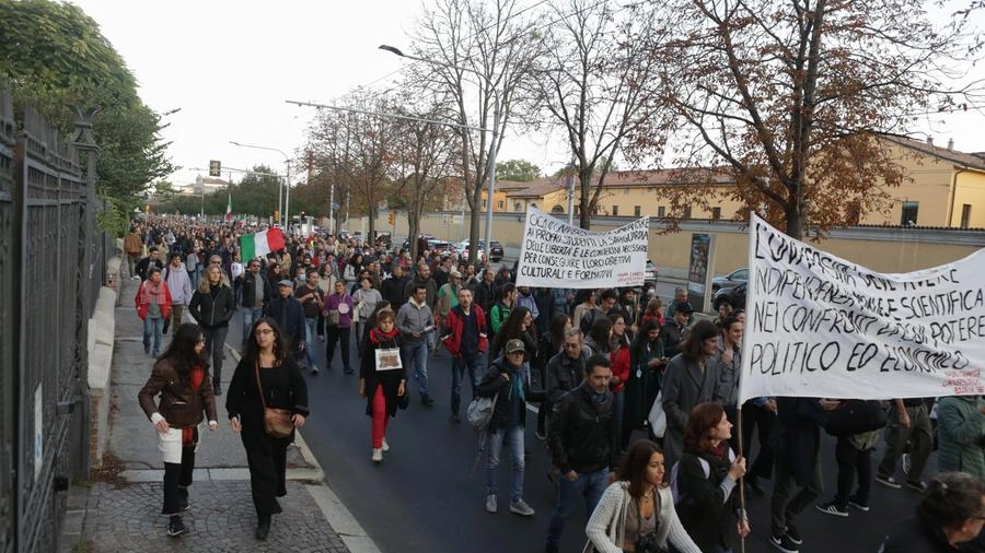 Manifestazione no green pass a Bologna 9 ottobre 2021 (FotoSchicchi)