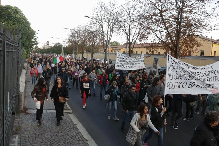 Manifestazione no green pass a Bologna 9 ottobre 2021 (FotoSchicchi)