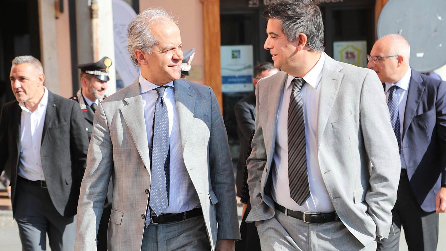 Il prefetto Matteo Piantedosi e il sindaco Manca all’uscita dalla riunione del Comitato per l’ordine pubblico
