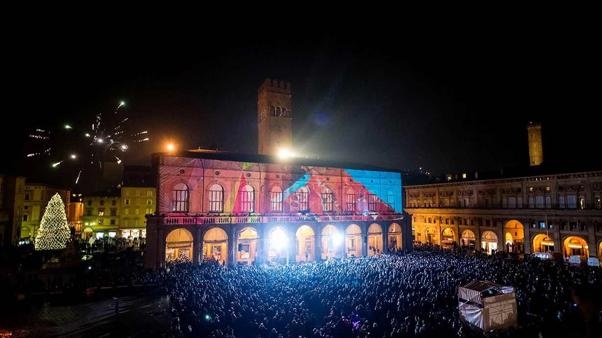 Bologna, Capodanno in piazza Maggiore (Foto d'archivio Schicchi)