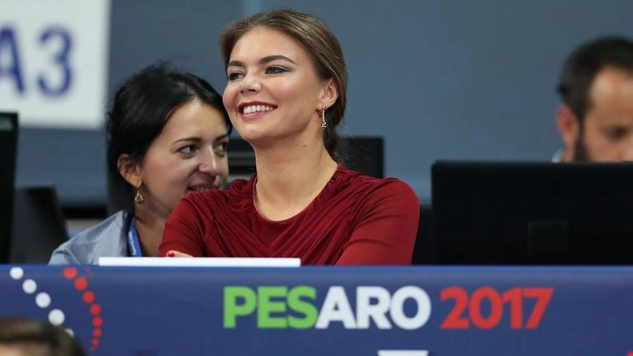 Alina Kabaeva nel 2017 a Pesaro, all’allora AdriaticArena, per la World Cup