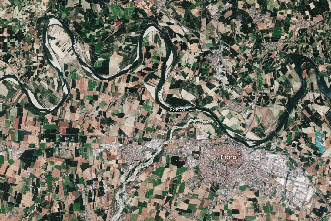 Il Po a Piacenza nel giugno 2022 nelle immagini satellitari Esa