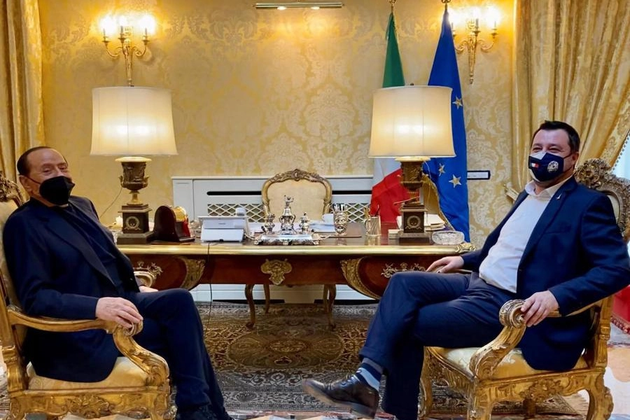 Silvio Berlusconi a colloquio con Matteo Salvini (Ansa)