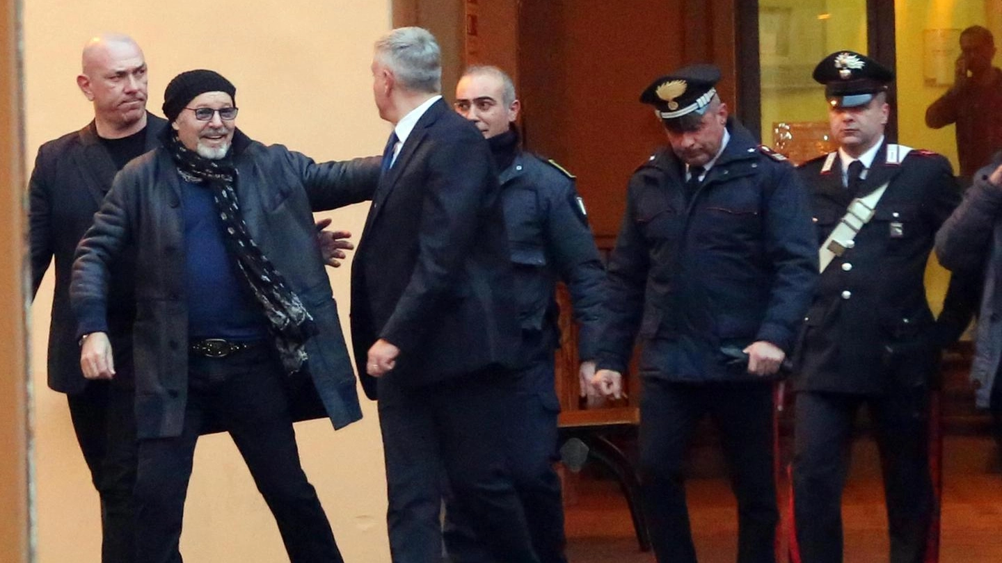 Vasco Rossi lascia il tribunale di Bologna (Ansa)