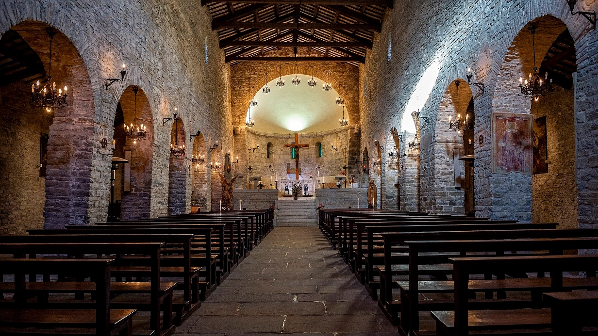 L'interno dell'abbazia nella sue veste duecentesca