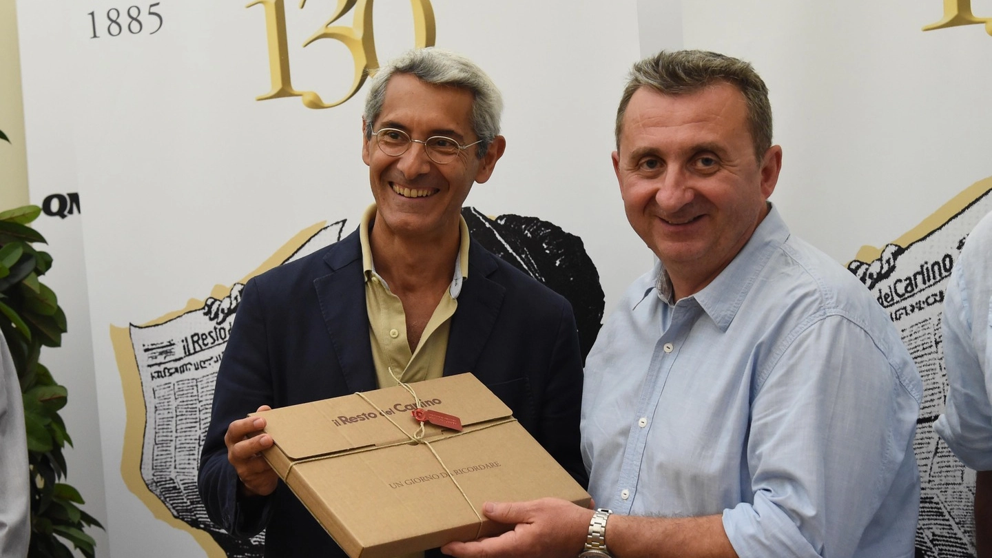 Vito con il vice direttore del Carlino, Massimo Gagliardi (FotoSchicchi)