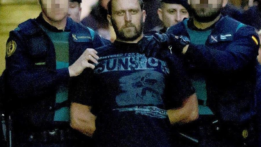 Il serbo Norbert Feher, alias Igor Vaclavic. ’il russo’, nel momento del suo arresto