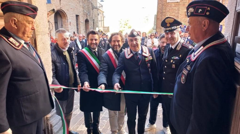 Grande festa dei carabinieri per inaugurare la nuova sede