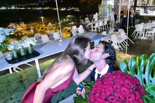 Gimbo Tamberi bacia la fidanzata Chiara Bontempi (da Instagram)
