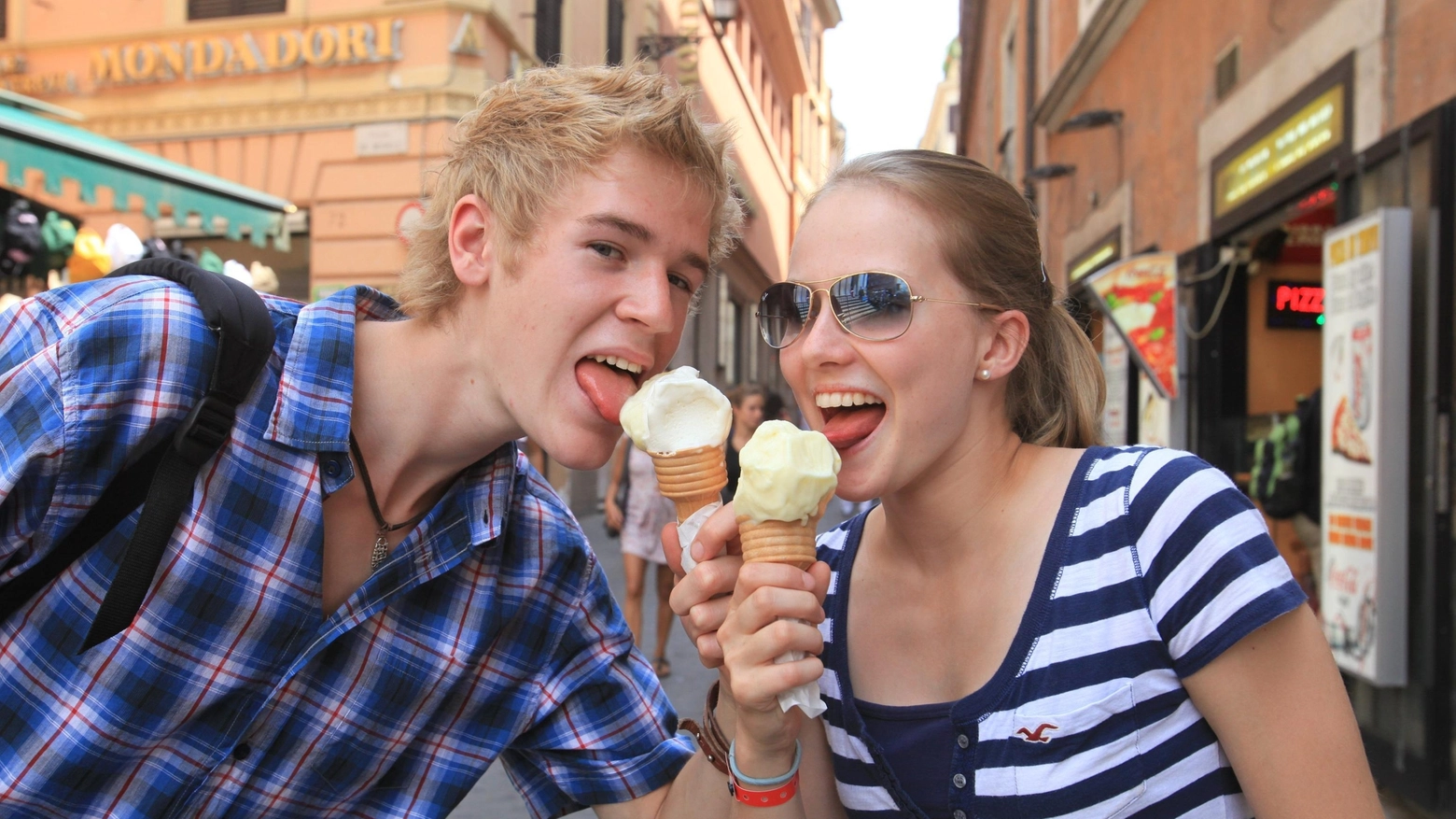Il gelato, delizia per i turisti ma non solo (foto Ansa)