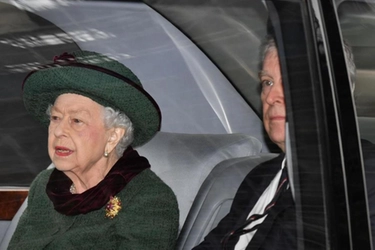 La regina Elisabetta torna in pubblico per Filippo. E c'è il principe Andrea