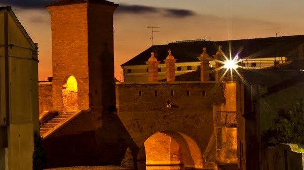 La foto dei Trepponti al tramonto di Comacchio scattata da Nbisi